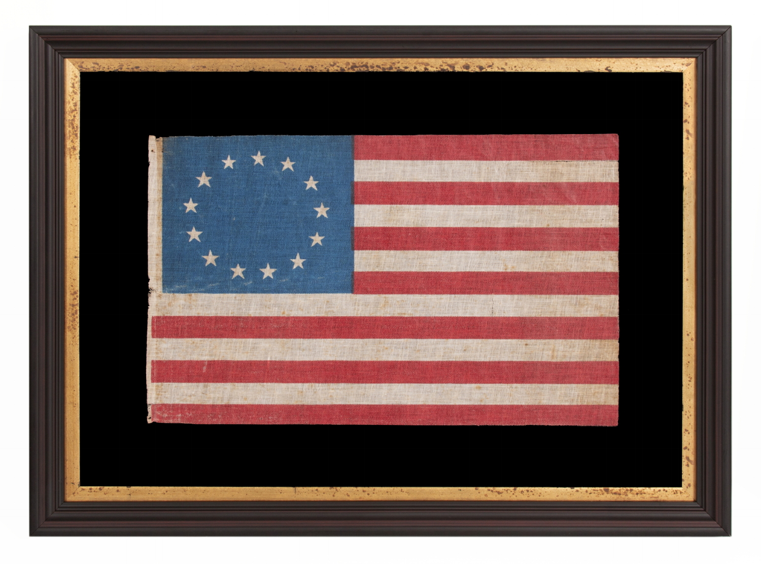 13 STAR ANTIQUE AMERICAN PARADE FLAG WITH A SINGLE WREATH OF STARS REMINISCENT OF THE BETSY ROSS PATTERN, BUT RENDERED AS MORE OF AN OVAL, THE ONLY EXAMPLE OF THIS EXACT VARIETY THAT I HAVE EVER ENCOUNTERED, MADE circa 1890-WWI (U.S. INVOLVEMENT 1917-18)