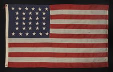 32 STARS, COMMEMORATING MINNESOTA STATEHOOD, CA 1892 - 1926, A VERY RARE FLAG, IN A SMALL SIZE, WITH AN HOURGLASS CONFIGURATION