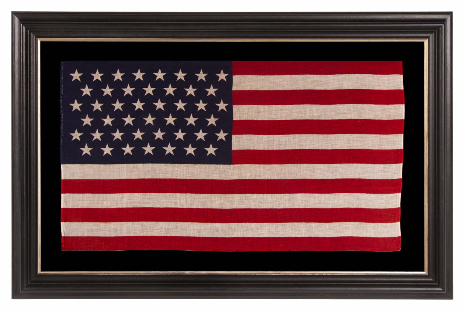 45 STARS IN STAGGERED ROWS ON AN ANTIQUE AMERICAN PARADE FLAG OF THE 1896-1908 PERIOD, SPANISH-AMERICAN WAR ERA, REFLECTING UTAH STATEHOOD