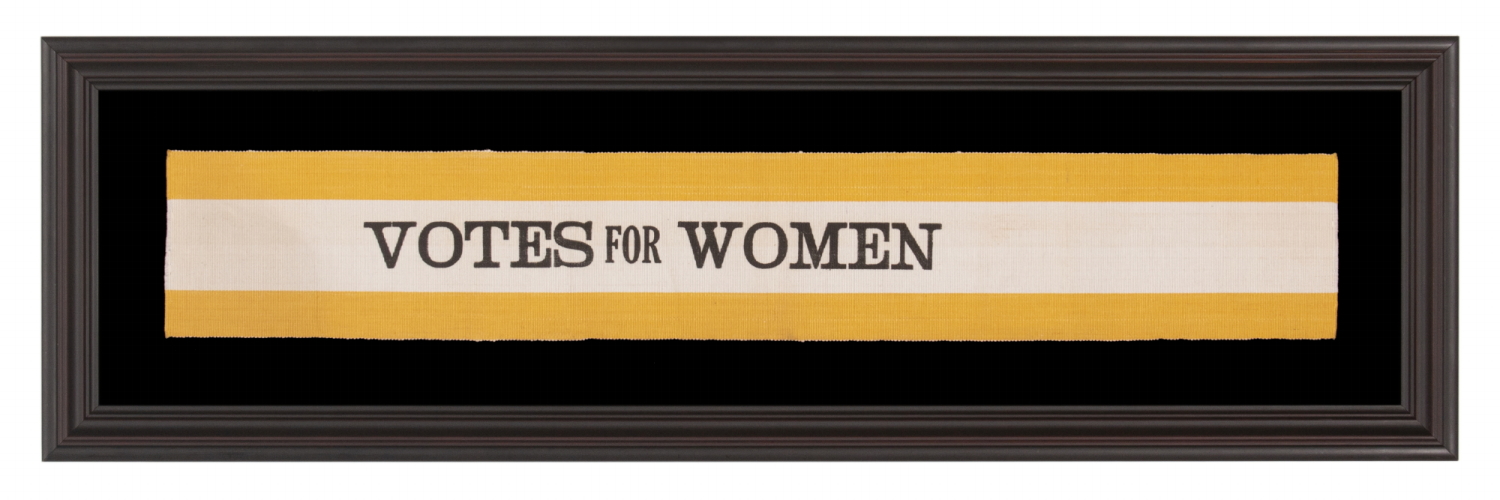 SILK SUFFRAGETTE SASH RIBBON IN YELLOW & WHITE WITH "VOTES FOR WOMEN" TEXT, circa 1910-1915