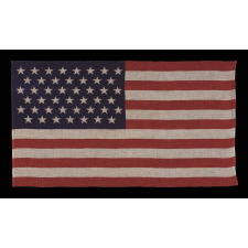 45 STARS IN STAGGERED ROWS ON AN ANTIQUE AMERICAN PARADE FLAG OF THE 1896-1908 PERIOD, SPANISH-AMERICAN WAR ERA, REFLECTING UTAH STATEHOOD