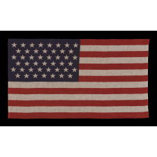 45 STARS IN STAGGERED ROWS ON AN ANTIQUE AMERICAN PARADE FLAG OF THE 1896-1908 PERIOD, SPANISH-AMERICAN WAR ERA, REFLECTING UTAH STATEHOOD
