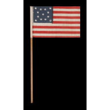 13 STARS IN A MEDALLION PATTERN ON AN ANTIQUE AMERICAN PARADE FLAG MADE BETWEEN APPROXIMATELY 1910 AND THE 1926 SESQUICENTENNIAL OF AMERICAN INDEPENDENCE