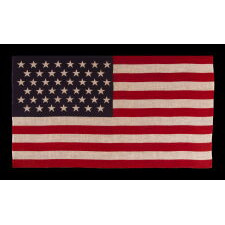 45 STARS IN STAGGERED ROWS ON AN ANTIQUE AMERICAN PARADE FLAG OF THE 1896-1908 PERIOD, SPANISH-AMERICAN WAR ERA, REFLECTING UTAH STATEHOOD