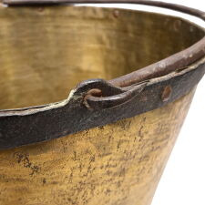 EXCEPTIONAL HAND-FORGED BRASS KETTLE, MADE & SIGNED circa 1800-1820 BY THE HUDSON’S BAY COMPANY, WHICH HELD A DEFACTO MONOPOLY OVER THE NORTH AMERICAN FUR TRADE FROM APPROXIMATELY 1670-1869; THIS EXAMPLE OF A TYPE TRADED WITH NATIVE AMERICANS FOR FURS