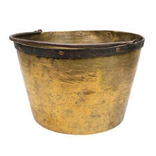 EXCEPTIONAL HAND-FORGED BRASS KETTLE, MADE & SIGNED circa 1800-1820 BY THE HUDSON’S BAY COMPANY, WHICH HELD A DEFACTO MONOPOLY OVER THE NORTH AMERICAN FUR TRADE FROM APPROXIMATELY 1670-1869; THIS EXAMPLE OF A TYPE TRADED WITH NATIVE AMERICANS FOR FURS