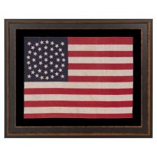 44 STAR ANTIQUE AMERICAN PARADE FLAG, RARE IN THIS PERIOD WITH A WREATH CONFIGURATION, 1890-1896, WYOMING STATEHOOD