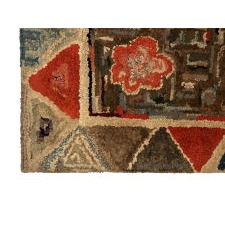 AMERICAN HOOKED RUG WITH A LARGE RED STAR AND A PATRIOTIC COLOR SCHEME, LIKELY OF PENNSYLVANIA ORIGIN, circa 1860-1880’s