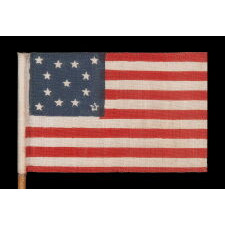 13 STARS IN A MEDALLION PATTERN ON AN ANTIQUE AMERICAN PARADE FLAG MADE BETWEEN APPROXIMATELY 1910 AND THE 1926 SESQUICENTENNIAL OF AMERICAN INDEPENDENCE