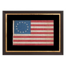 13 STAR ANTIQUE AMERICAN PARADE FLAG WITH A SINGLE WREATH OF STARS REMINISCENT OF THE BETSY ROSS PATTERN, BUT RENDERED AS MORE OF AN OVAL, THE ONLY EXAMPLE OF THIS EXACT VARIETY THAT I HAVE EVER ENCOUNTERED, MADE circa 1890-WWI (U.S. INVOLVEMENT 1917-18)